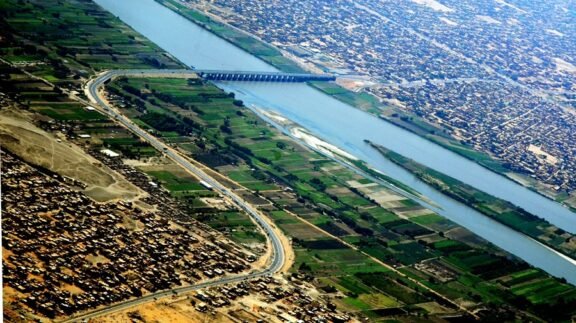 الخرطوم تجمع 70 طناً من النفايات يومياً