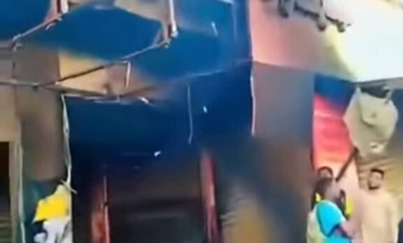 النيران تلتهم سوق صابرين بأم درمان.. خسائر واسعة والدفاع المدني يتدخل..