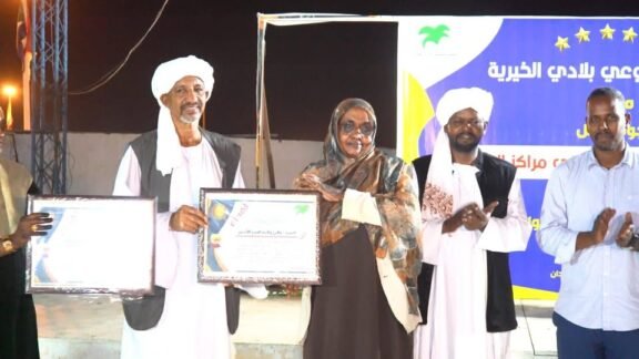 منظمة متطوعي بلادي الخيرية بالبحر الأحمر تكرم الطلاب المتفوقين بمراكز الإيواء