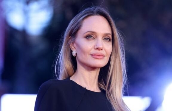 أنجلينا جولي تعود إلى السينما بعد غياب