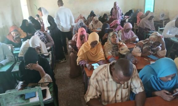 950 معلماً ومعلمة يجلسون لامتحانات رخصة مزاولة مهنة التدريس بأم درمان